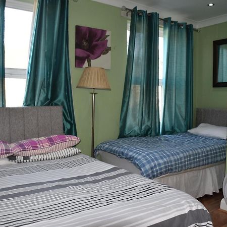 Three Bedroom House Lancaster Road London Exteriör bild