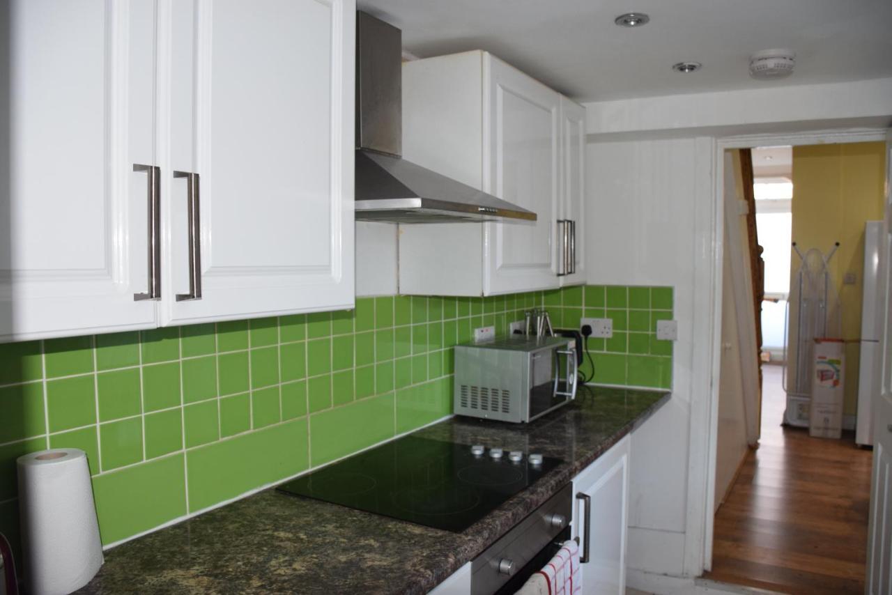 Three Bedroom House Lancaster Road London Exteriör bild