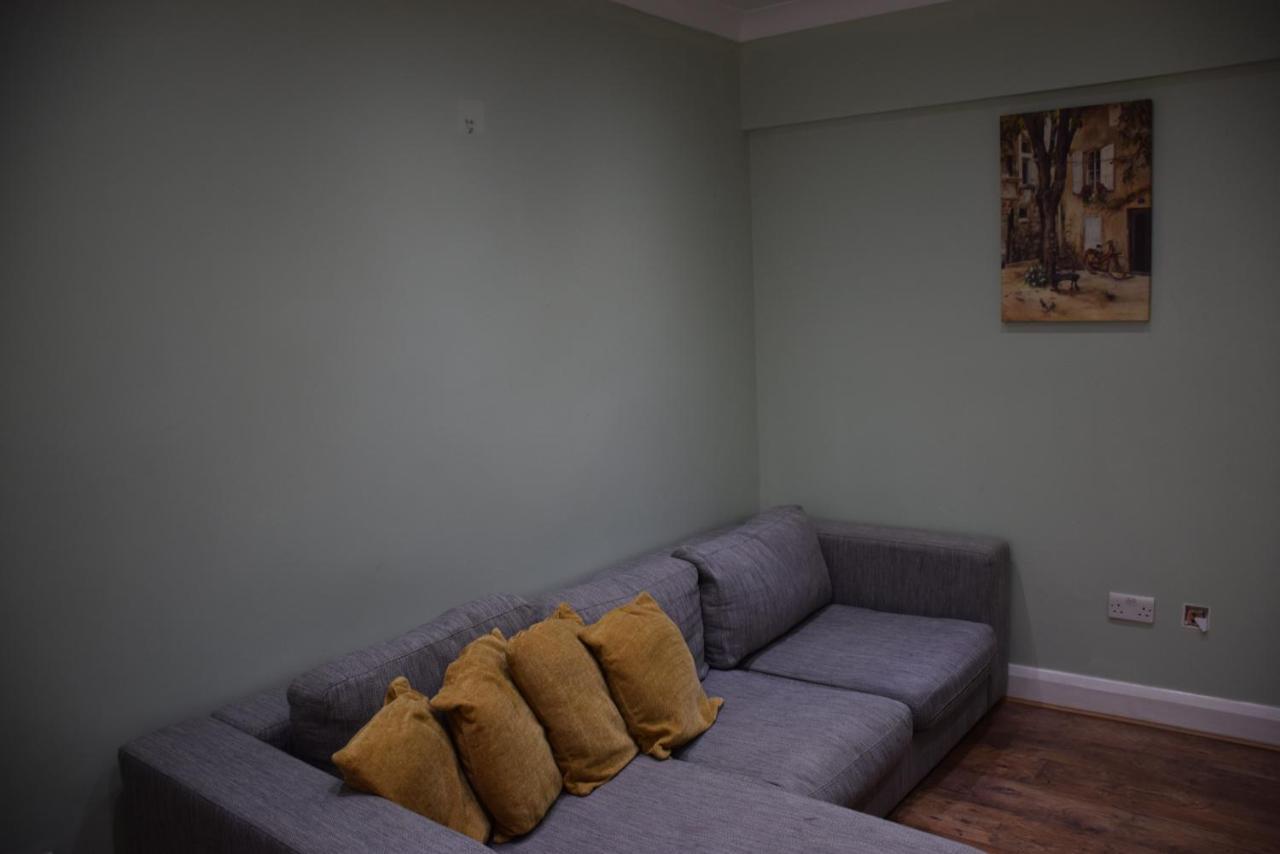 Three Bedroom House Lancaster Road London Exteriör bild
