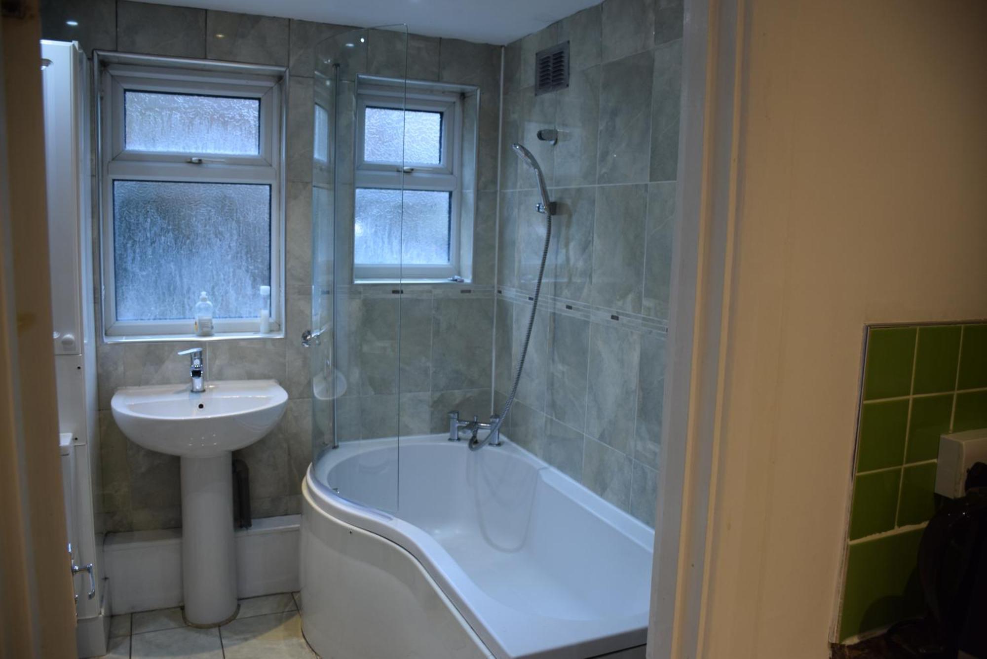 Three Bedroom House Lancaster Road London Exteriör bild